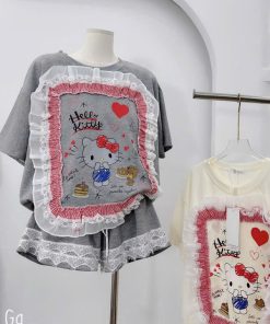 Set Đồ Bộ Nữ Áo Cổ Tròn Phối Bèo In Chữ Kitty + Quần Đùi Chất Vải Tăm Lạnh Siêu Xinh - Tp75