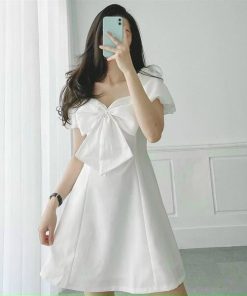 Váy Ngắn Màu Trắng Dán Chữ A Áo Kèm Nơ Xinh Xắn V105 - Cloudy Dress